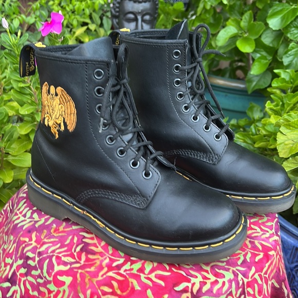 🏴󠁧󠁢󠁥󠁮󠁧󠁿 Dr. Martens MIE Vintage Embroidered Gargoyle Boots UK 5 - Picture 13 of 17